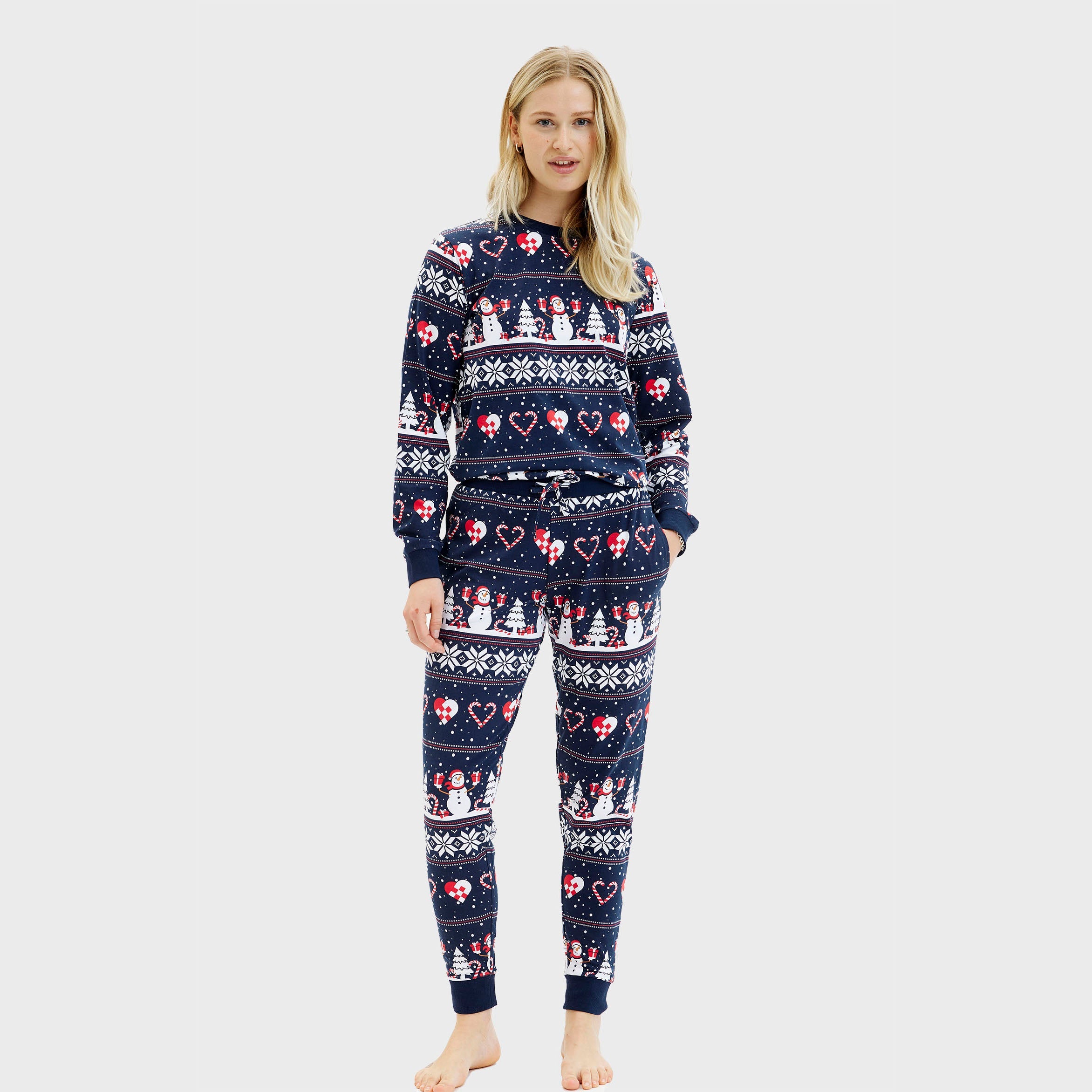 Dunkelblauer Weihnachtspyjama Damen mit Herzen und Schneeflocken, weihnachtspullover damen Design.