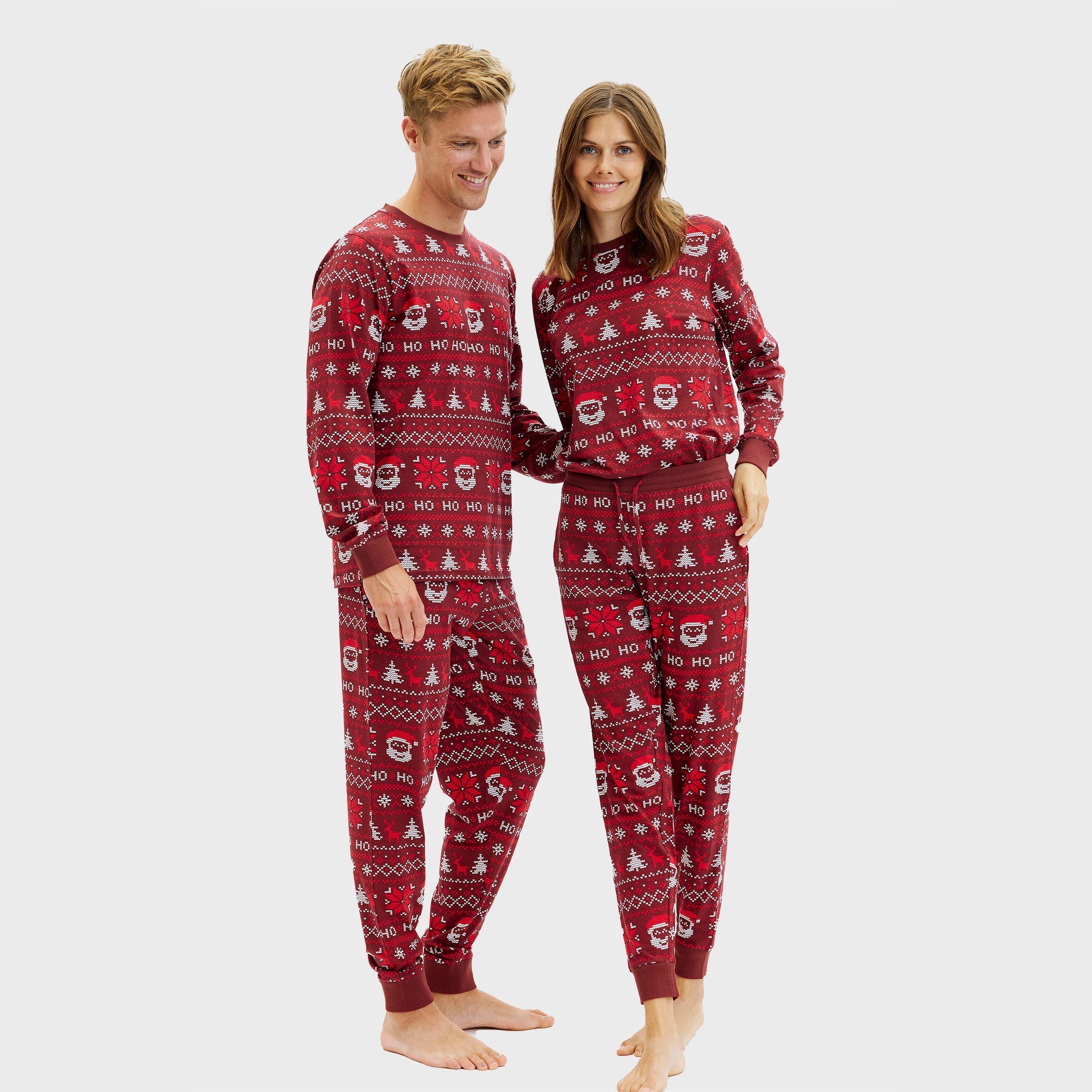 Rot gemusterte Weihnachtspyjama Herren und Damen mit Norwegermotiv und Rentier-Design.