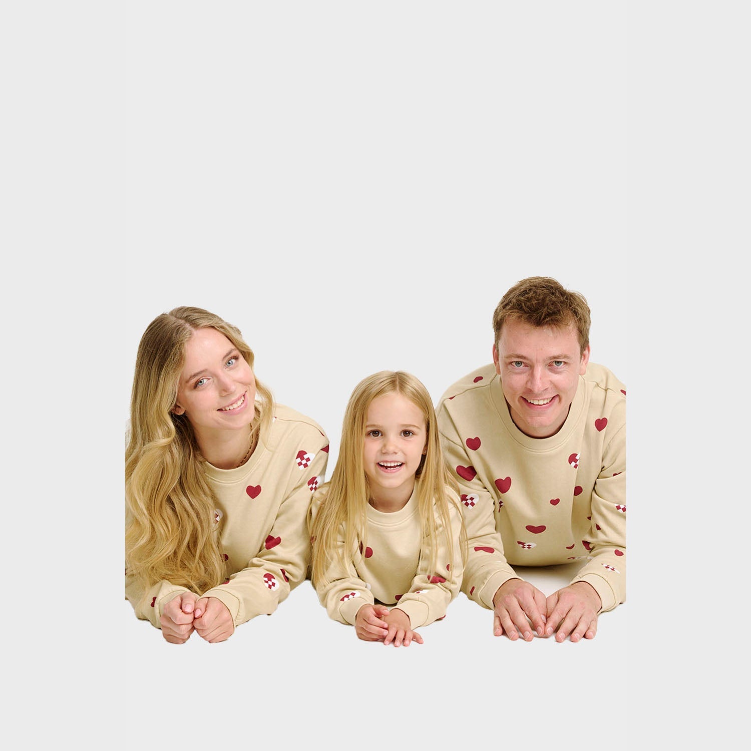 Beiges Juleherz Sweatset mit roten Herzen, nachhaltiger Weihnachtspullover für Herren, Damen und Kinder, weihnachtspyjama.