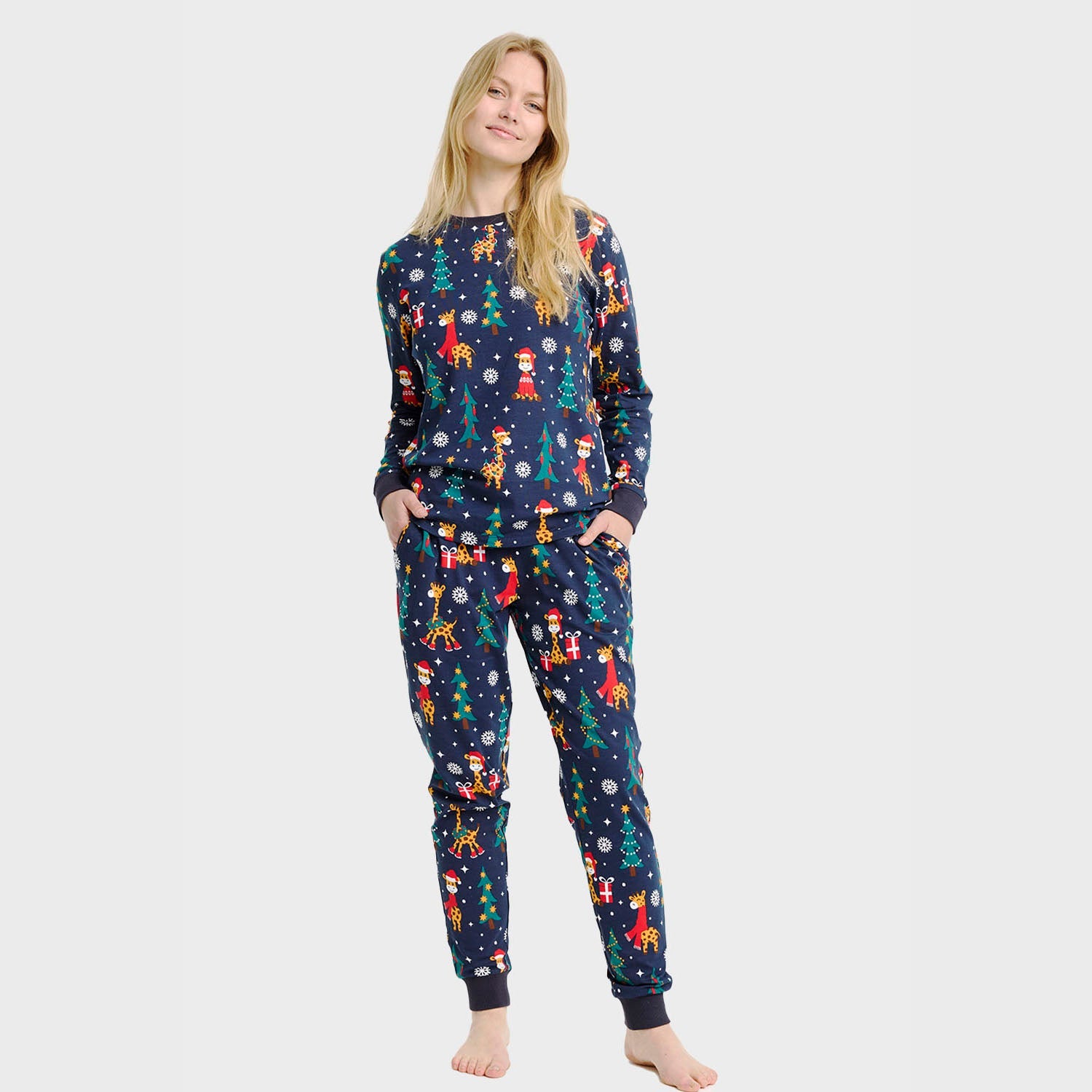 Damen Weihnachtspyjama mit buntem Giraffenmuster aus Baumwolle, langärmlig, weihnachtspullover damen Stil.