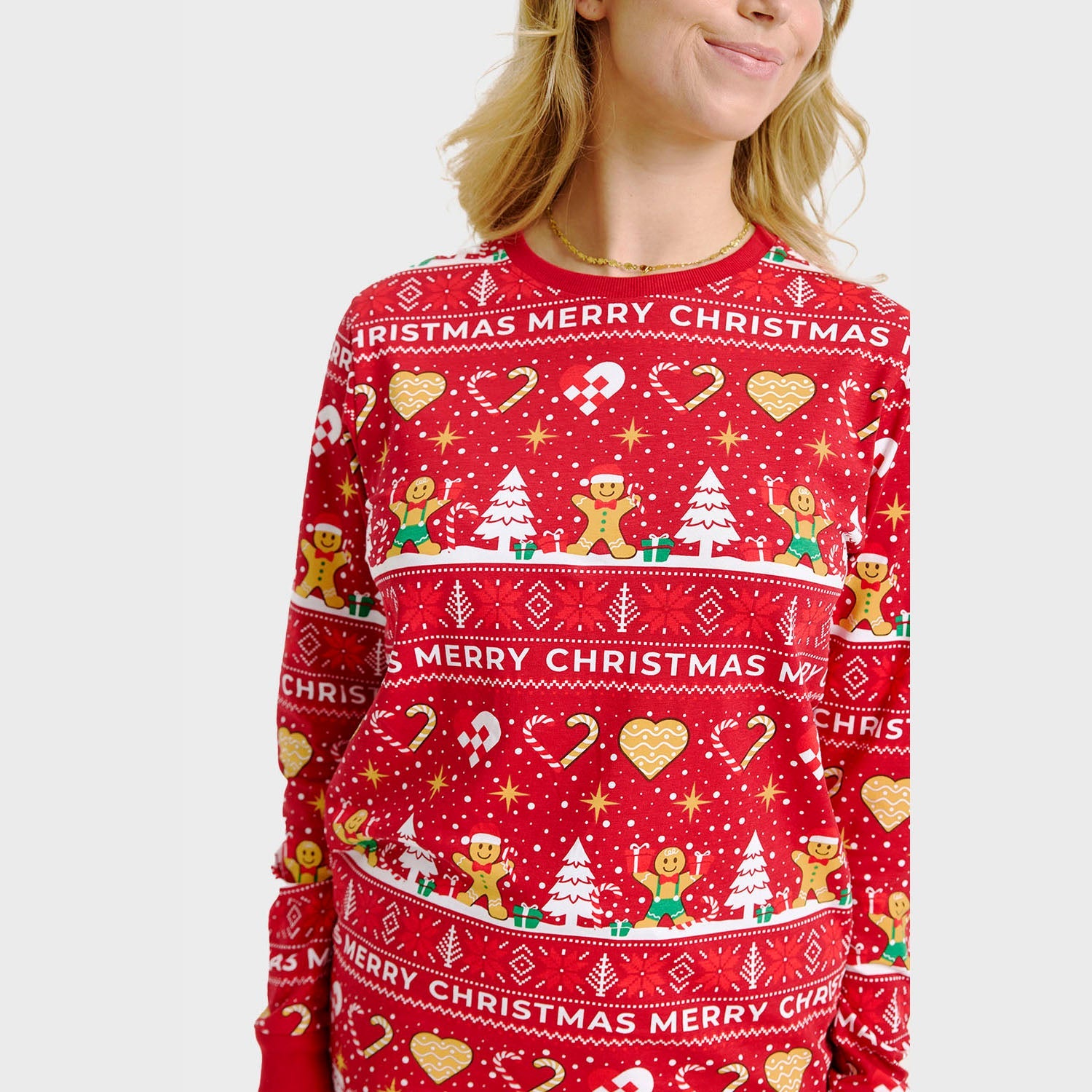 Roter Weihnachtskeks Julepyjama Damen mit Lebkuchenmuster, Schriftzug und Sternen, weihnachtspyjama damen.