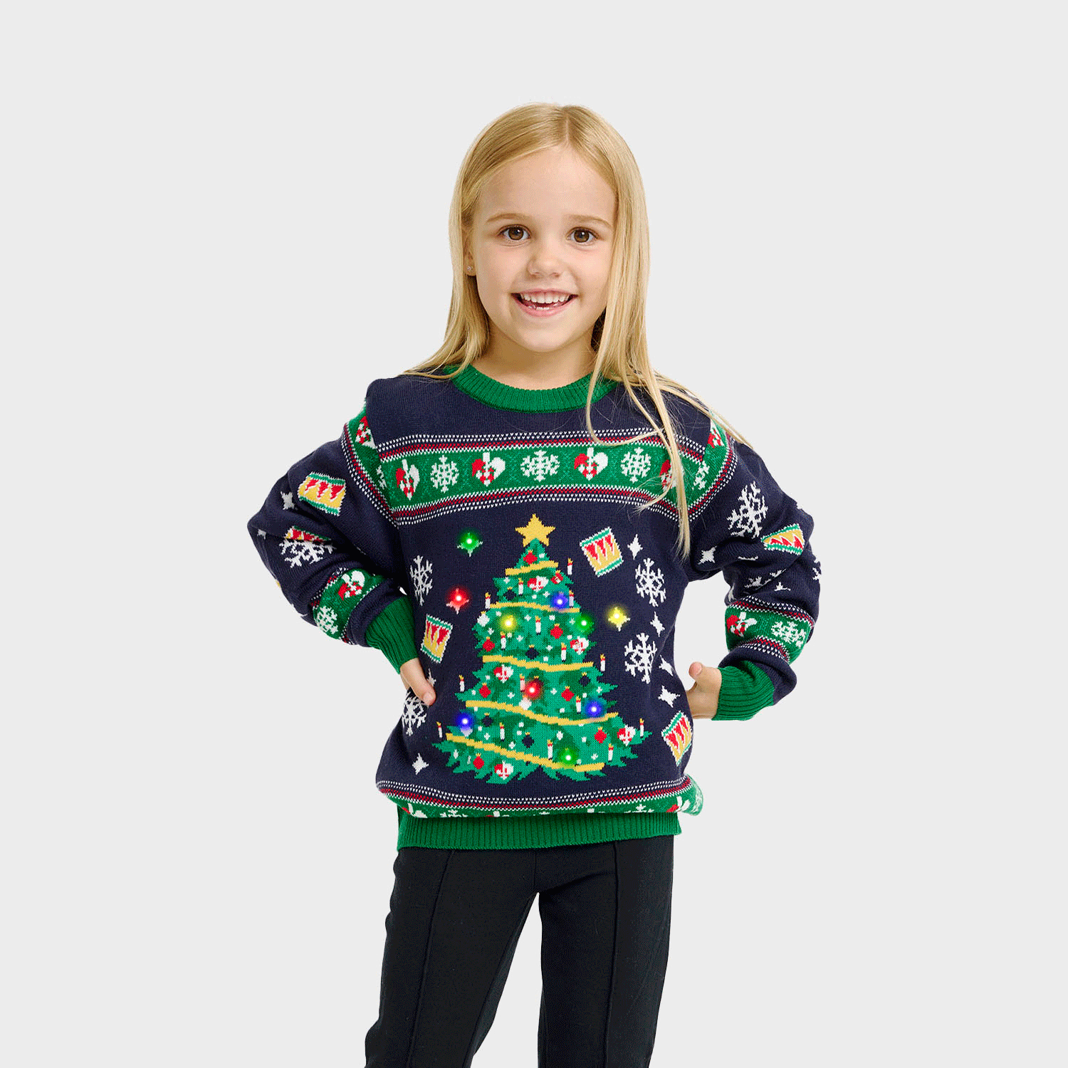 Kinder Weihnachtspullover Navy mit leuchtendem LED-Weihnachtsbaum, festliches Design.