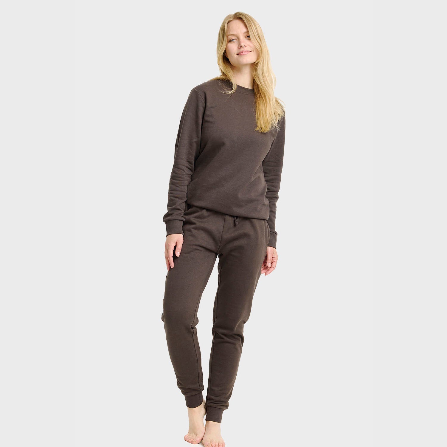 Damen Sweatset in Braun, weihnachtspyjama damen aus weichem Bio-Baumwollstoff, schlichtes Design.