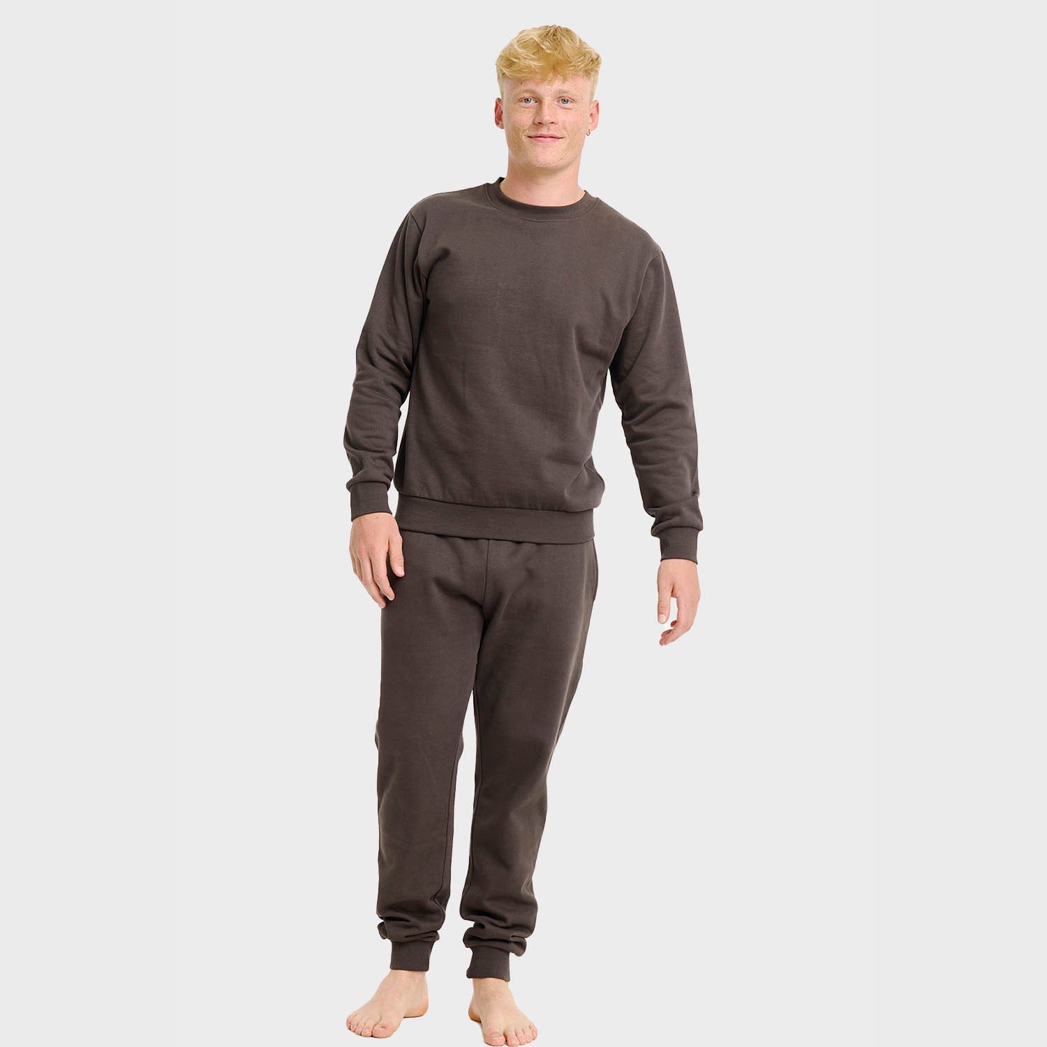 Braunes Herren Sweatset aus Bio-Baumwolle, bequemer Weihnachtspyjama und Weihnachtspullover Herren.