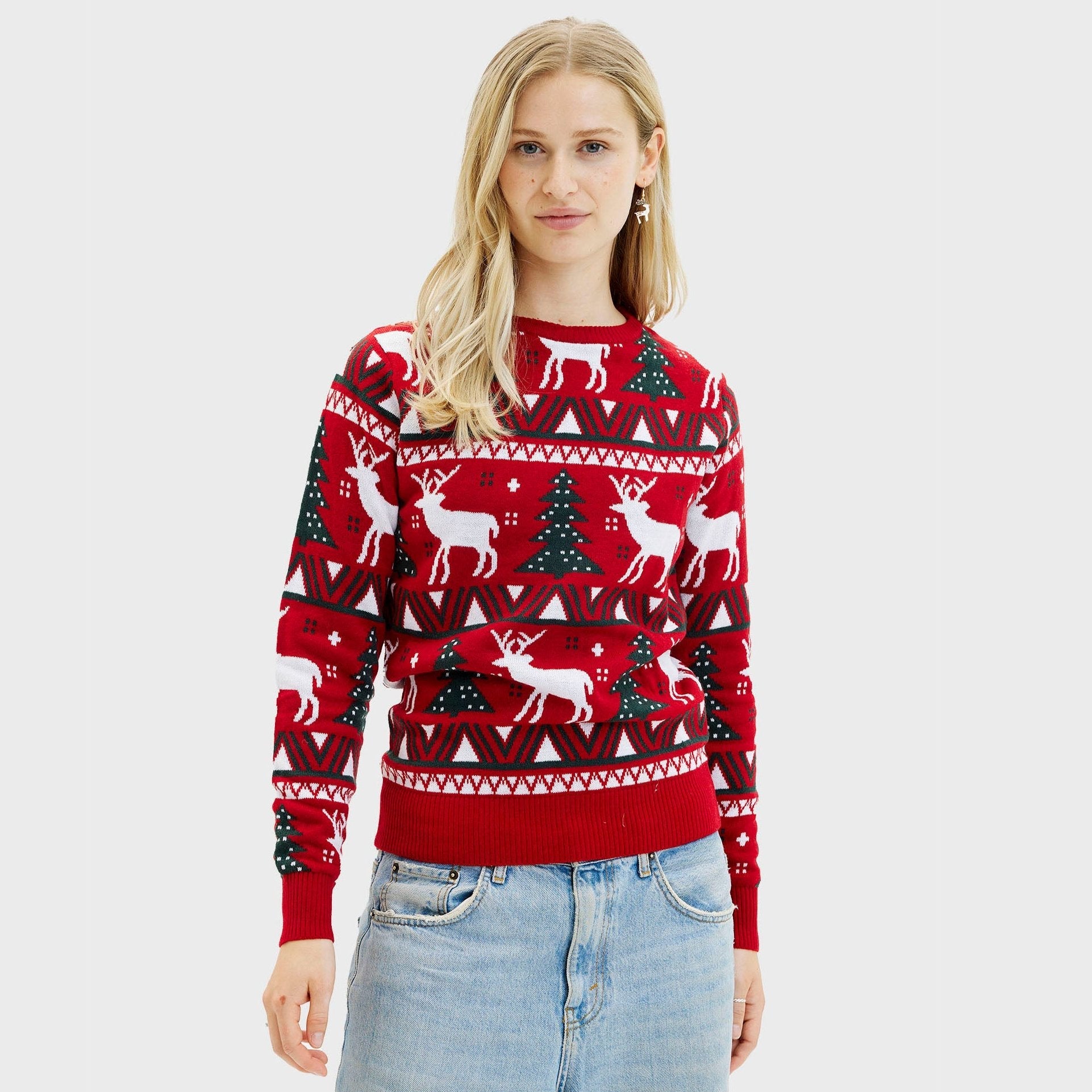 Roter Weihnachtspullover Damen mit Rentier- und Tannenbaum-Motiv, Acryl, festlich und gemütlich.