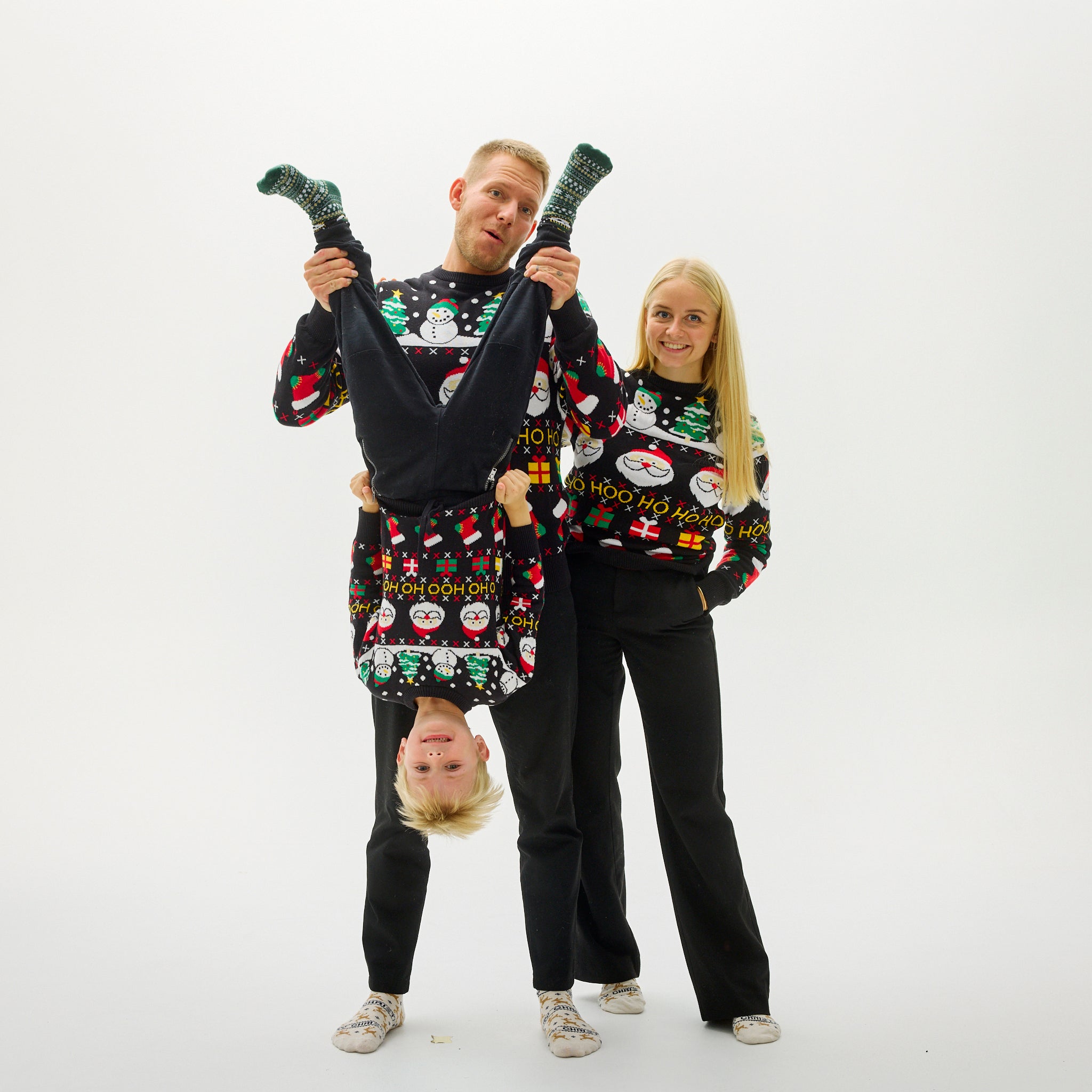 Schwarze Weihnachtspullover Herren und Damen mit buntem Weihnachtsmuster, nachhaltige Baumwolle, Kinder-Weihnachtspullover.