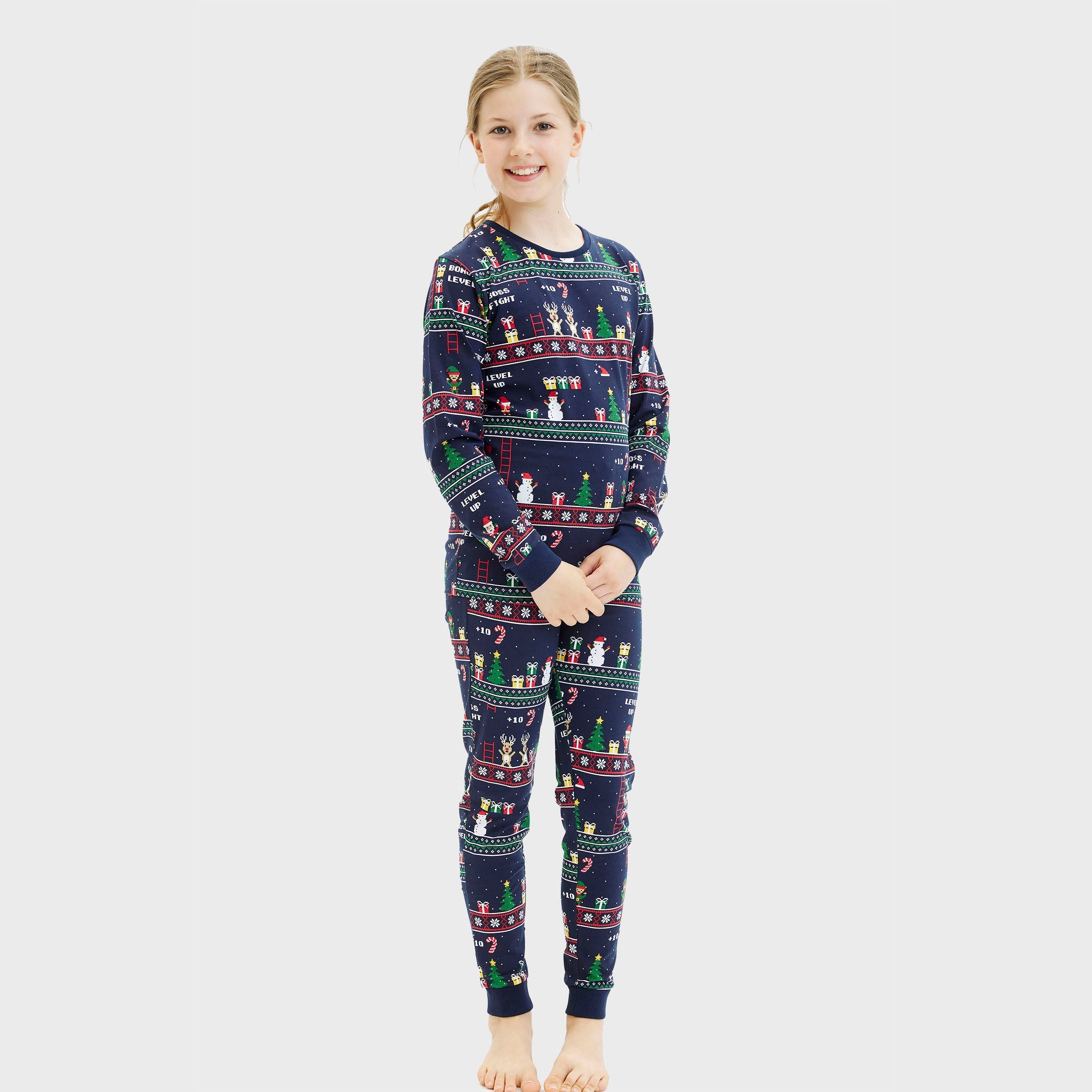 Dunkelblauer Vintage Gamer Weihnachtspyjama mit buntem festlichem Muster für Kinder.