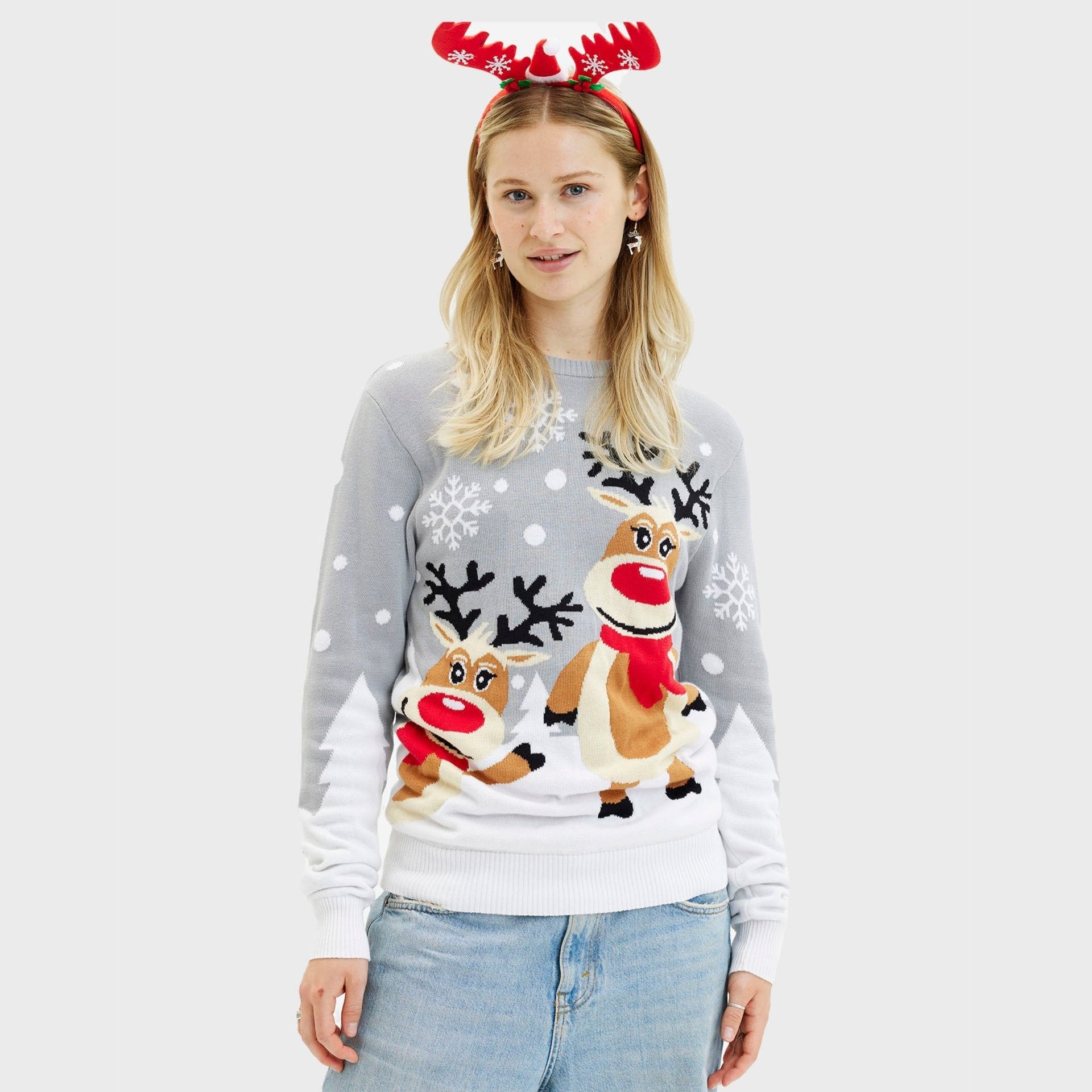Grauer Weihnachtspullover Damen mit Rentiermotiv und Schneeflocken, nachhaltige Baumwolle.