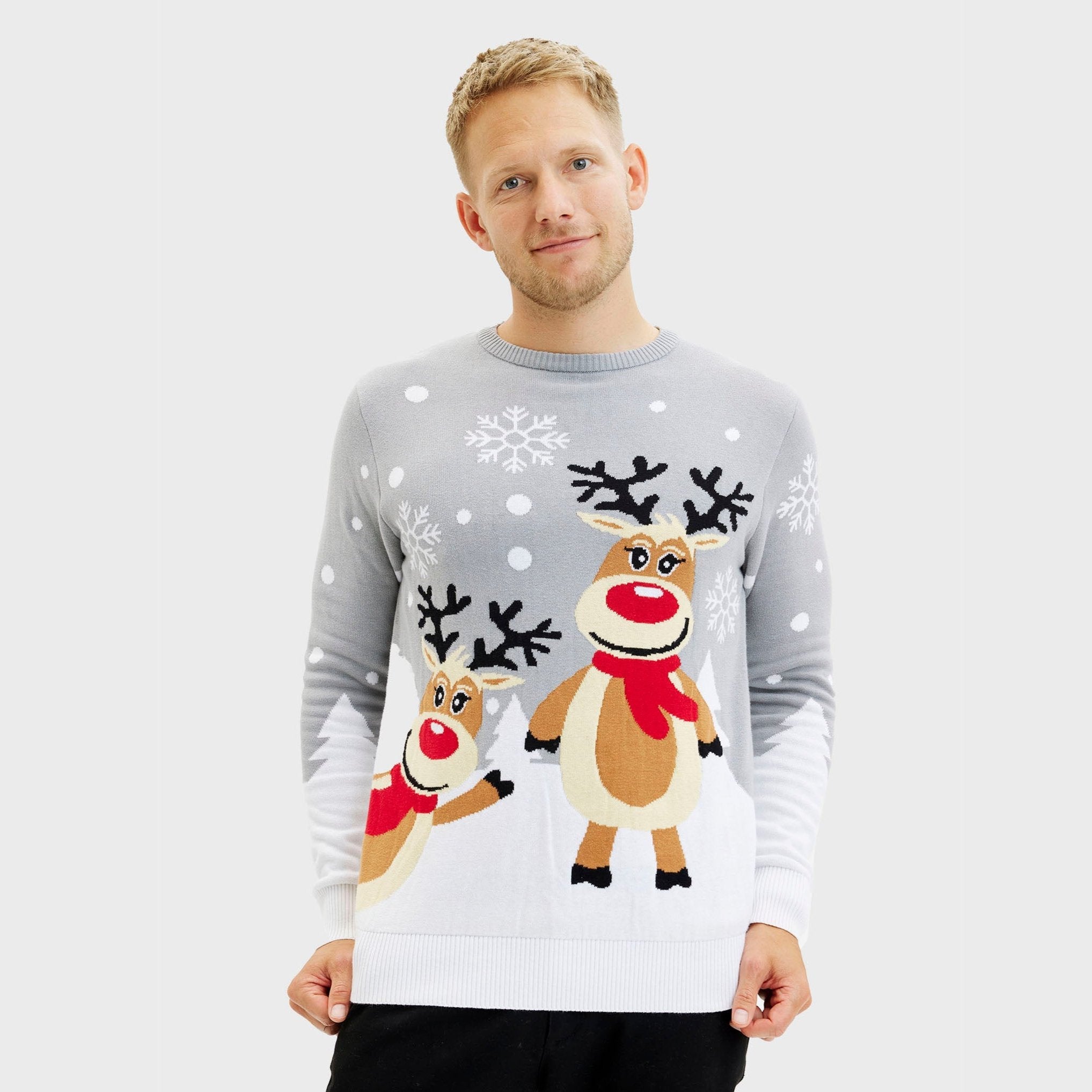 Grau-weißer Weihnachtspullover Herren mit Rentier-Motiv aus nachhaltiger Baumwolle.
