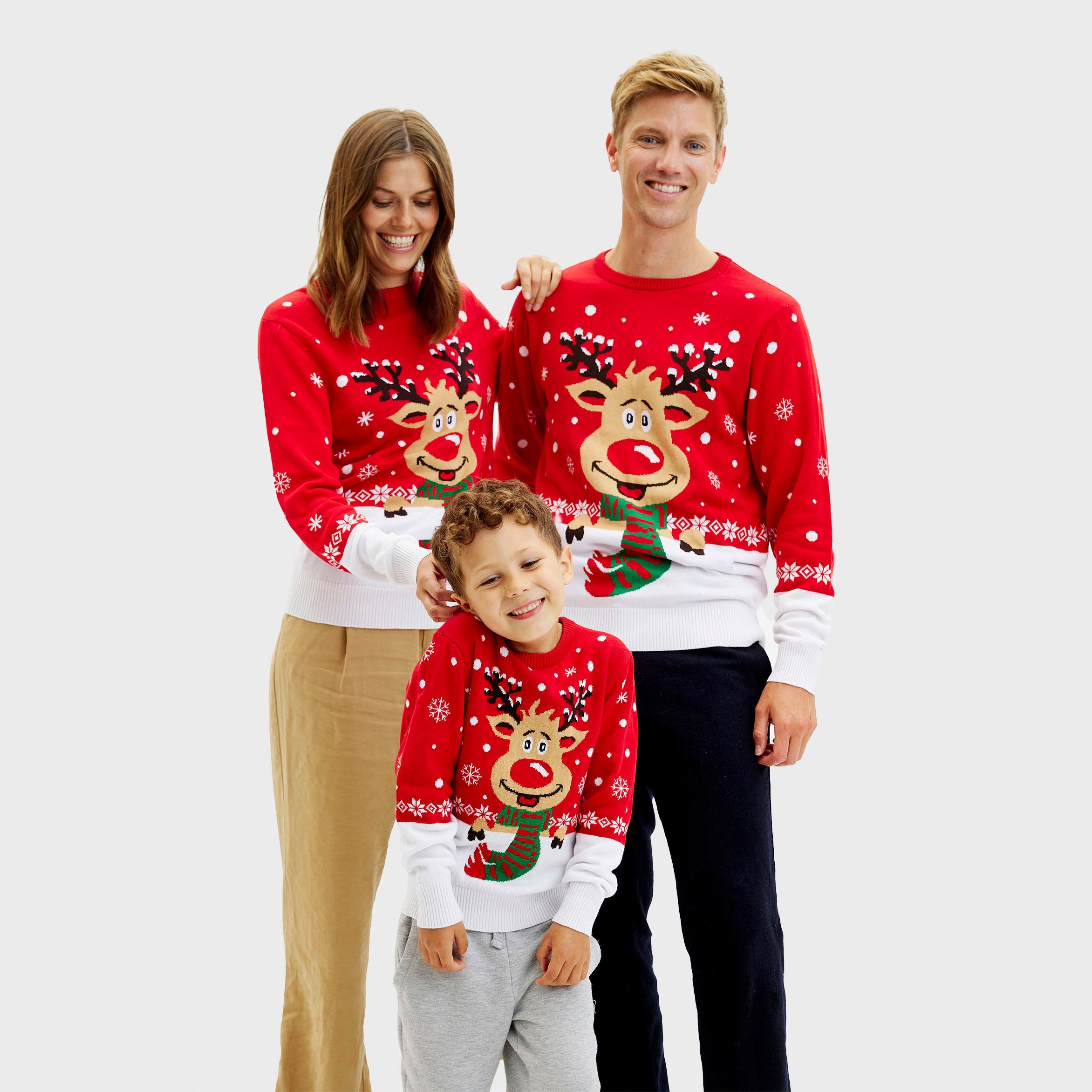 Kinder Weihnachtspullover Rot mit fröhlichem Rentiermotiv, nachhaltiger Stoff, weihnachtspyjama geeignet.