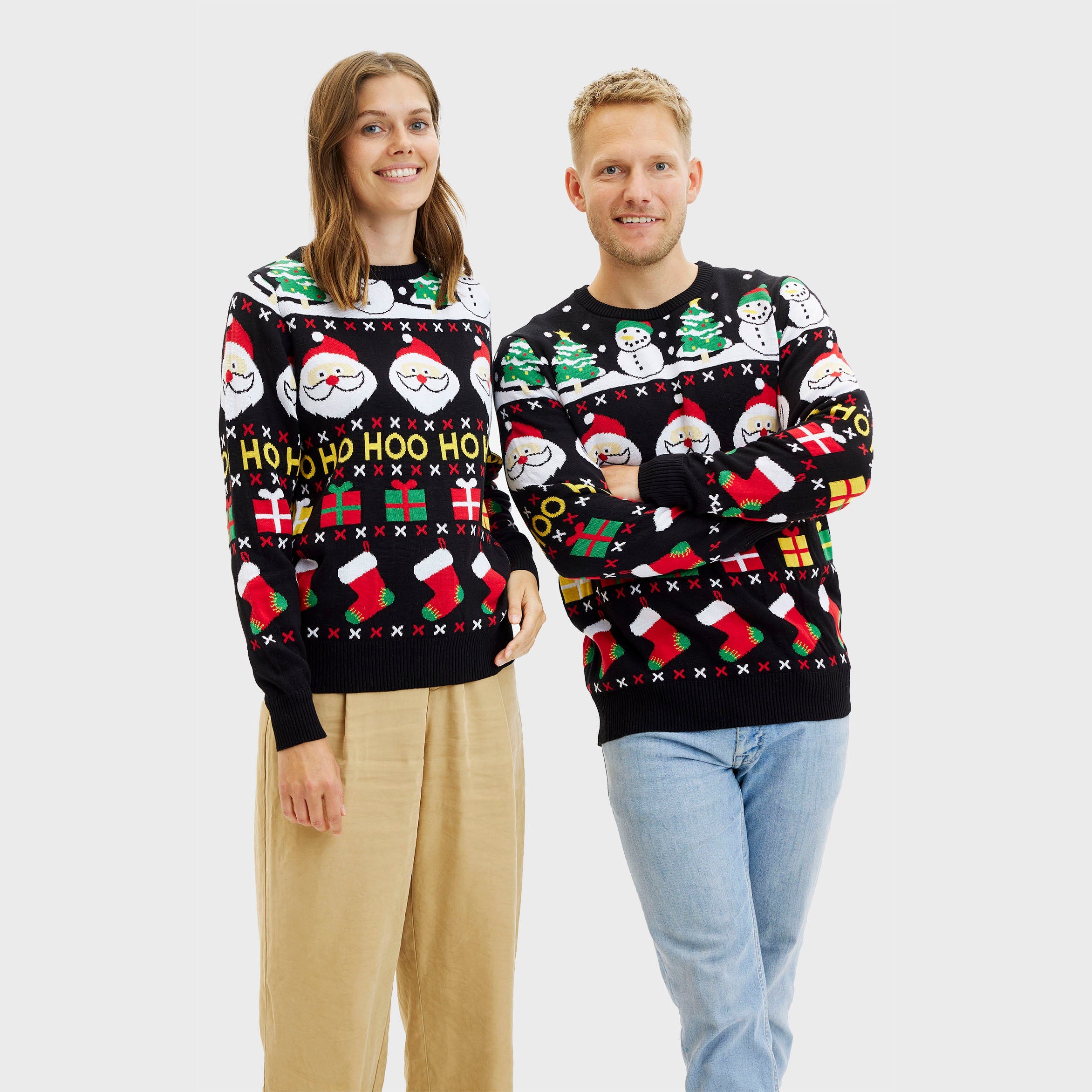 Schwarzer Weihnachtsstrickpullover Herren mit Schneemann, Santa und Schriftzug Ho Ho Ho, nachhaltige Baumwolle.