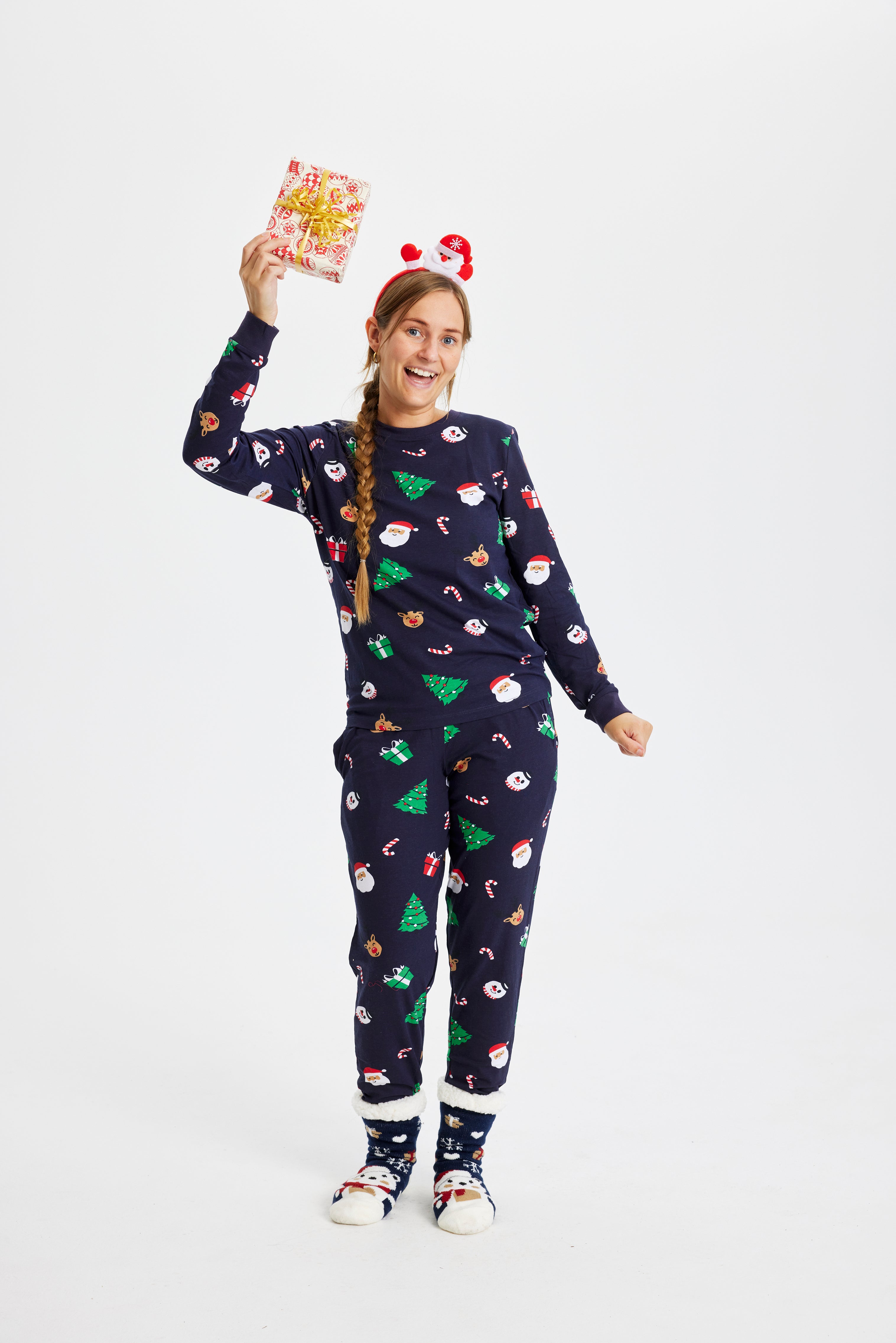 Damen Weihnachtspyjama Navy mit buntem Weihnachtsmuster und weißem Bündchen.